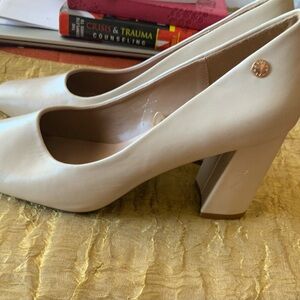 AEROSOLES Cream Block Heel Shoes